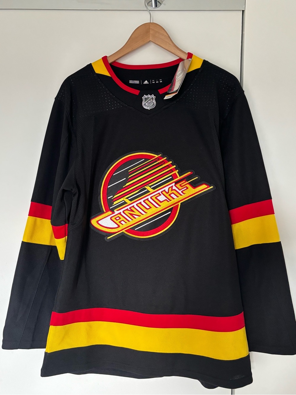 Adidas Vancouver Canucks Black Retro Logo Hockey Jersey - Player Issue.